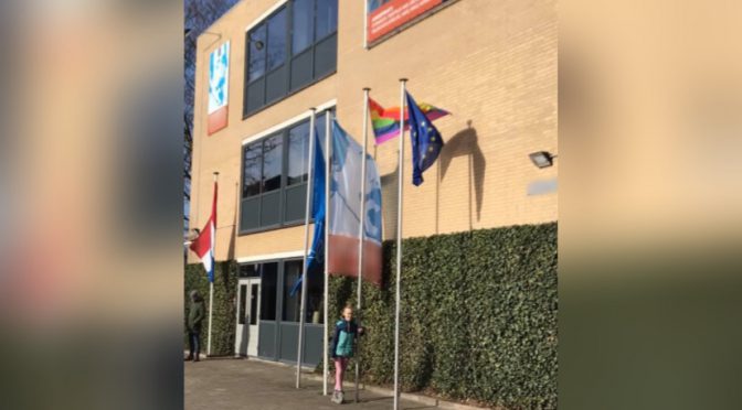 Regenboogkind naar de middelbare school